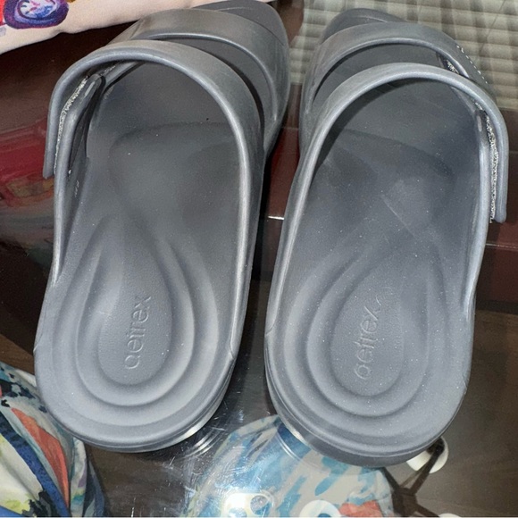 Sandals_&_Flip_Flops